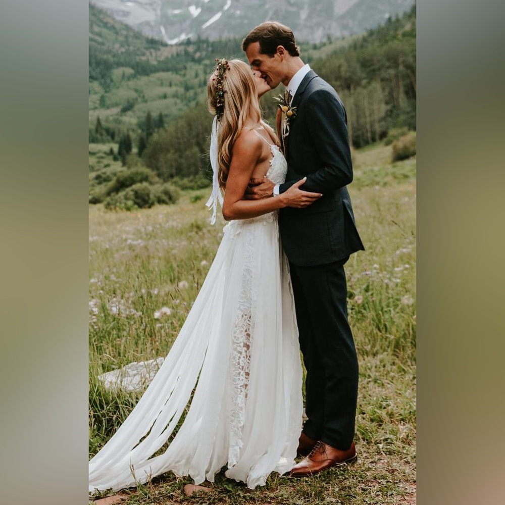 Grace Loves Lace Hollie Wedding Dress size Medium. Street size 8/10.